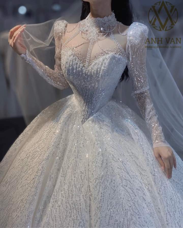 Nhân Viên Sale Và Học Viên Trang Điểm - Anh Vân Wedding (1)
