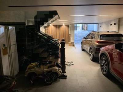 Cho thuê biệt thự 1 trệt +  2 lầu+ 1 hầm+ sân thượng 
