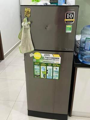 Dọn phòng gấp, thanh lý tủ lạnh - đồ dùng giá rẻ cho anh em sinh viên