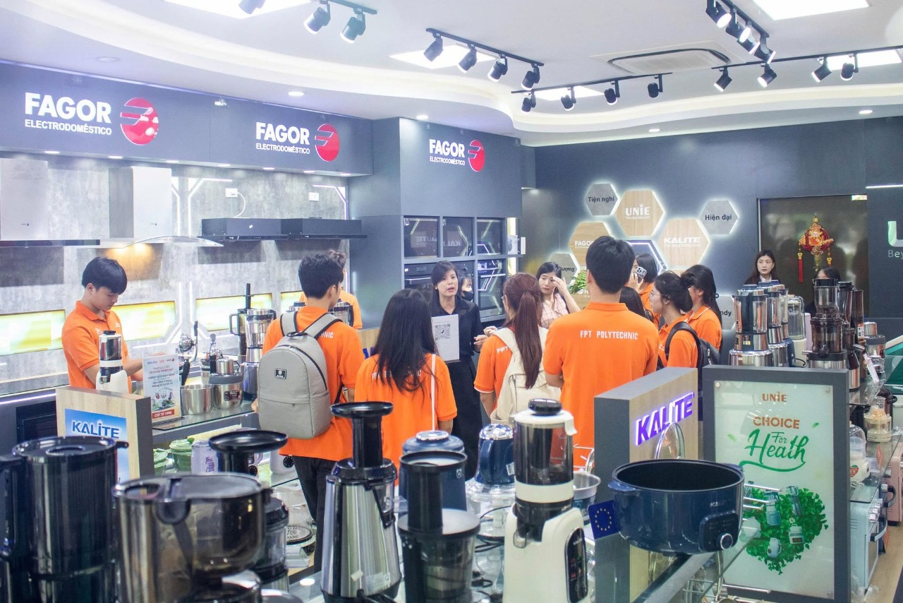 Thực tập sinh Marketing - UKG Network Team (1)