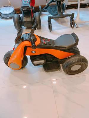 Thanh lý xe moto điện mới 90% tặng xe chòi chân 