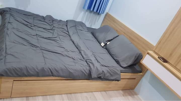 Thanh lý 3 món ( giường, tủ quần áo,tủ trang điểm) giá 4tr5 (1)