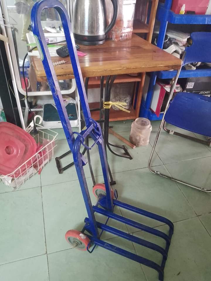 Thanh lý kệ sắt - xe kéo (3)