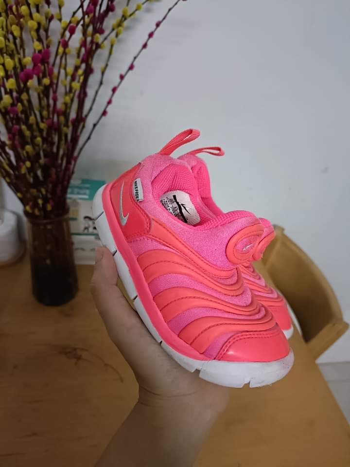 Cần thanh lý lại đôi giày NIKE bé gái (2)