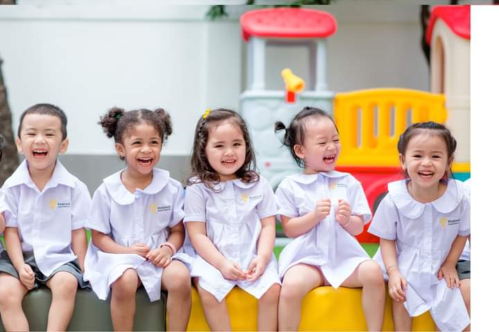 Tuyển Bảo Mẫu Làm Việc Tại Kindyland Preschool (1)