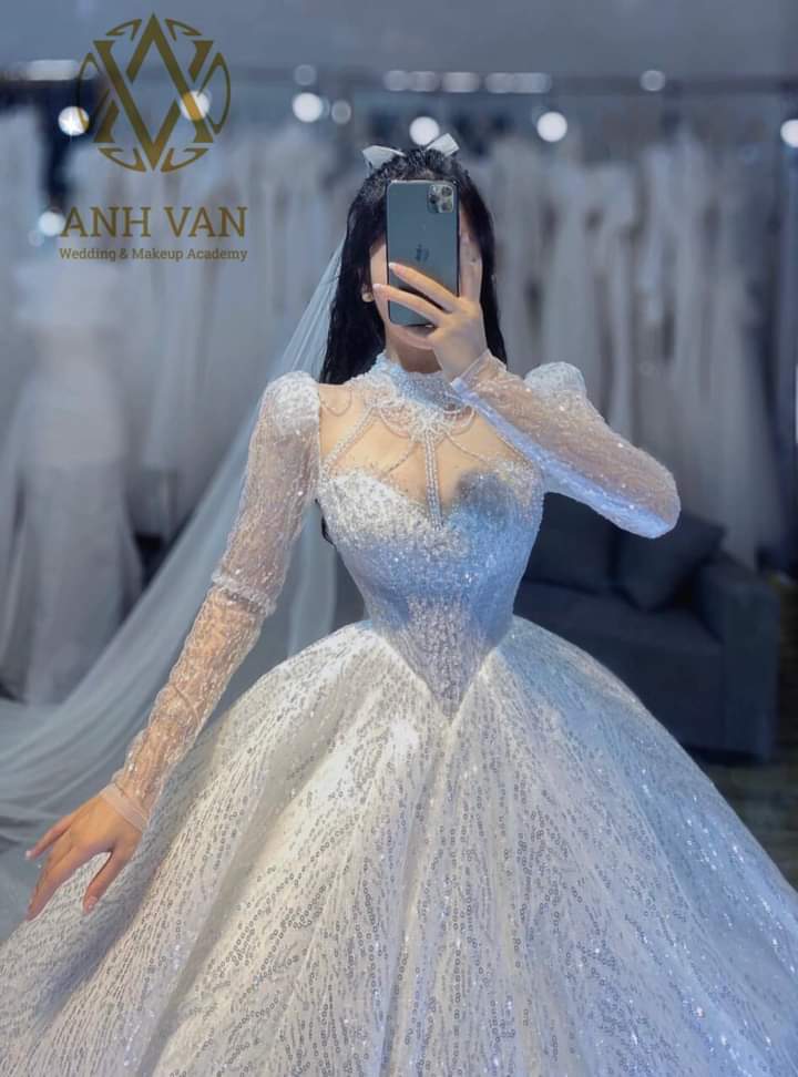 Nhân Viên Sale Và Học Viên Trang Điểm - Anh Vân Wedding (2)
