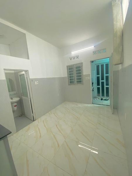 CHO THUÊ PHÒNG - CÓ SẴN NỘI THẤT CƠ BẢN - PHÒNG RỘNG, CÓ ÁNH SÁNG TỰ NHIÊN (4)