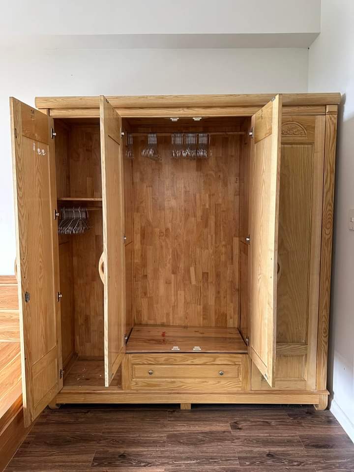 Thanh lý tủ quần áo gỗ sồi bền đẹp cho sinh viên (1)