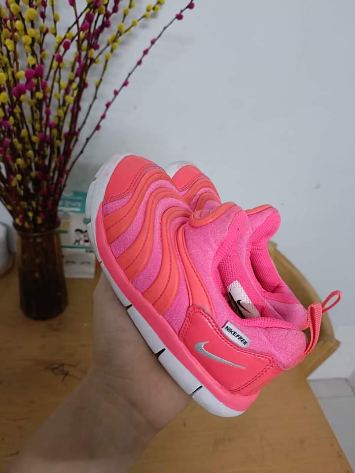 Cần thanh lý lại đôi giày NIKE bé gái (3)