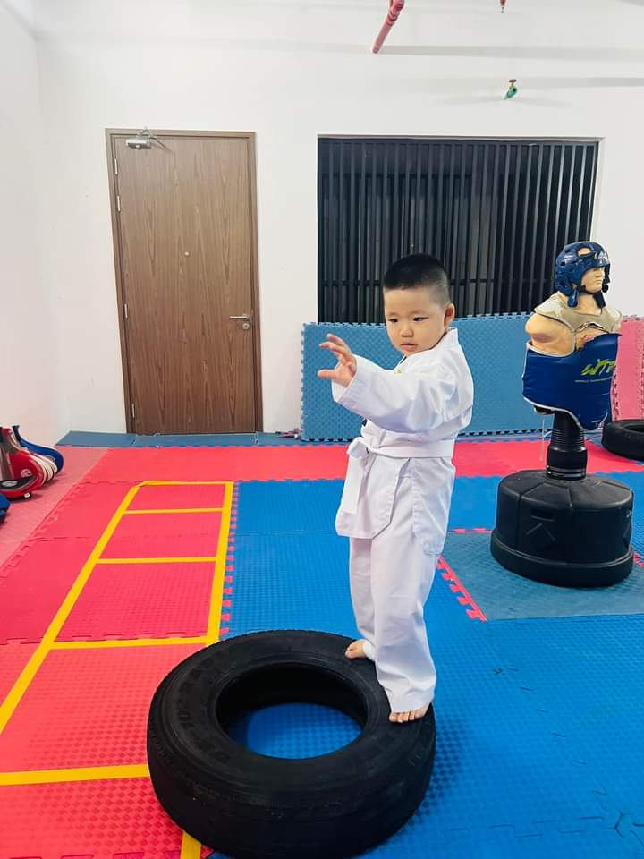 Thanh lý đồ tập võ cho bé mới mặc 1 lần  (2)