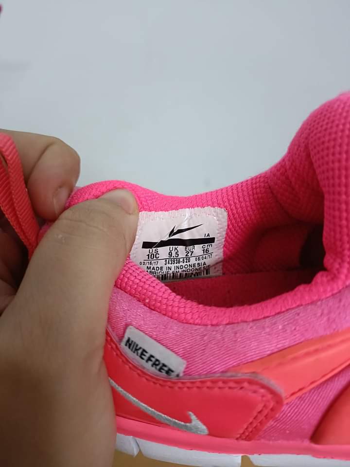 Cần thanh lý lại đôi giày NIKE bé gái (1)