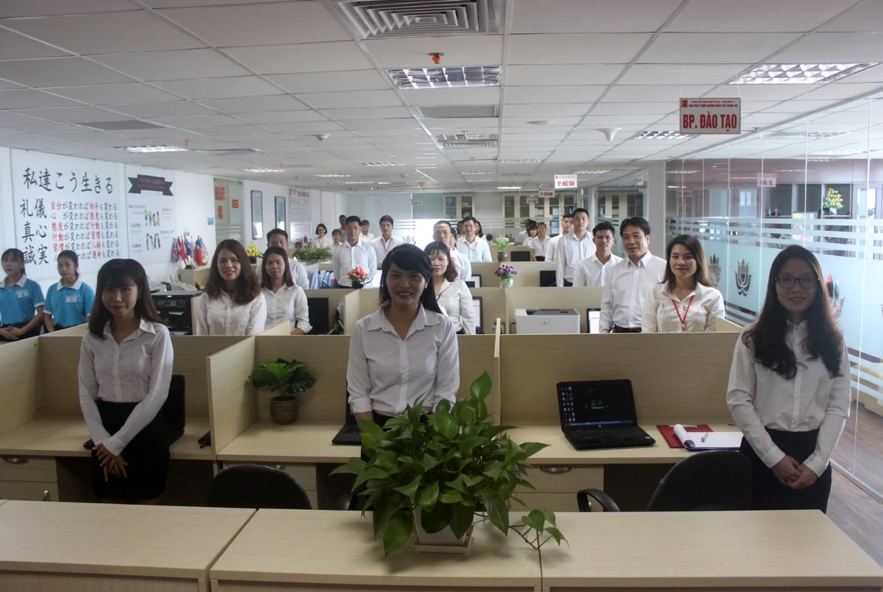 Nhân Viên Xử Lý hồ Sơ Visa Lao Động Quốc Tế (1)