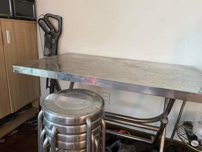 Dọn nhà thanh lý gấp bộ bàn ghế inox chắc chắn cho sinh viên