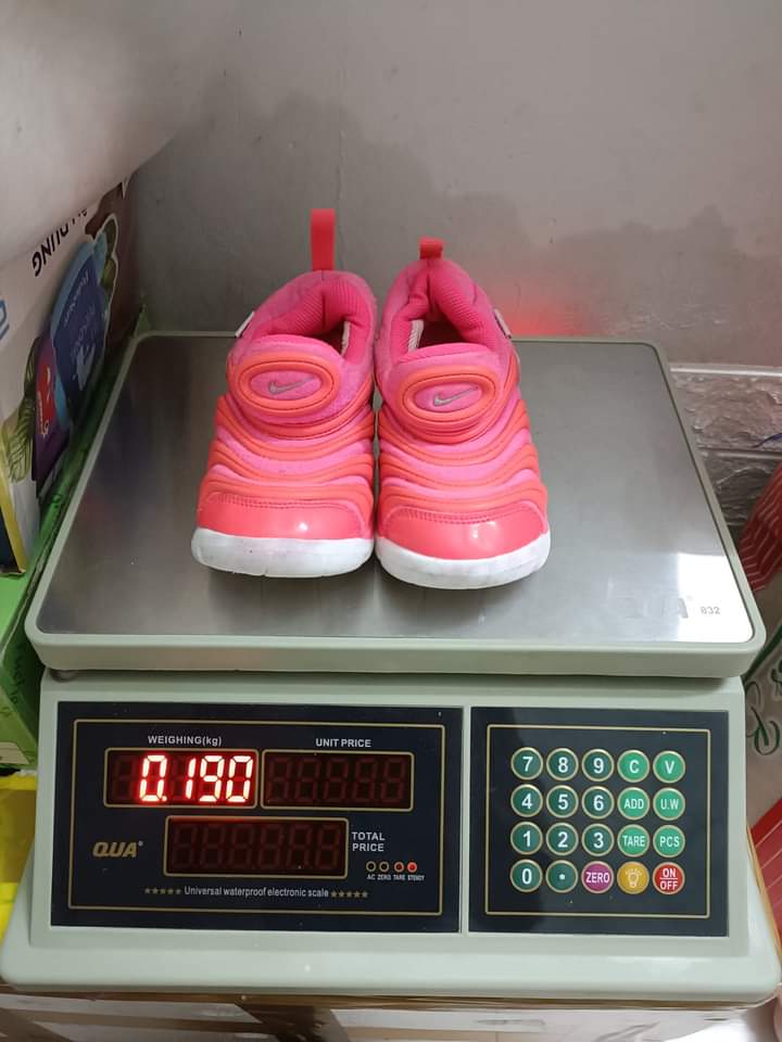 Cần thanh lý lại đôi giày NIKE bé gái (4)