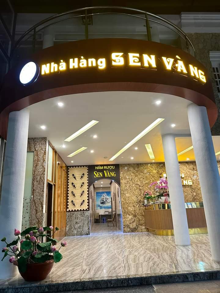 Nhân Viên Phục Vụ Nhà Hàng (4)